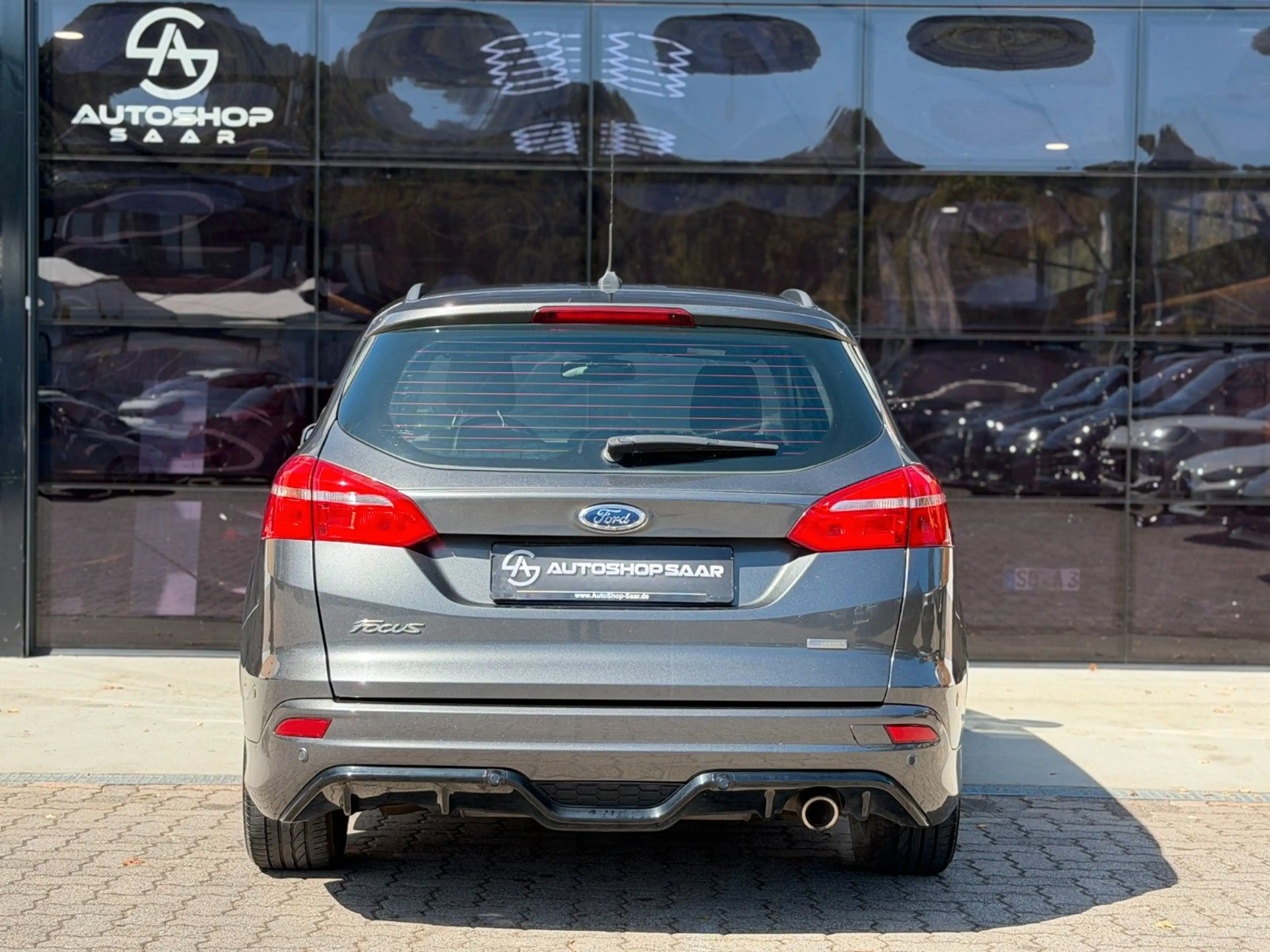 Ford Focus Turnier ST-Line Winterpaket/PDC — photo 11