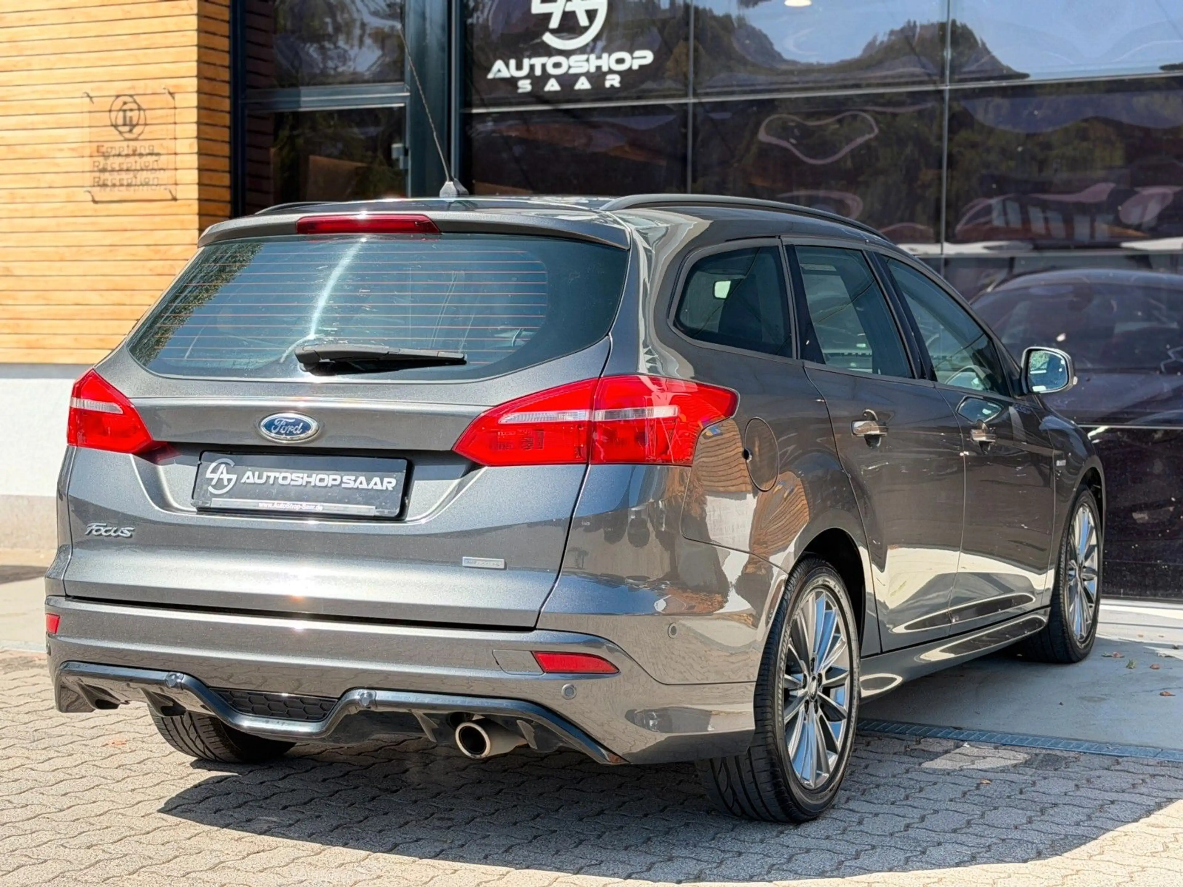 Ford Focus Turnier ST-Line Winterpaket/PDC — photo 10