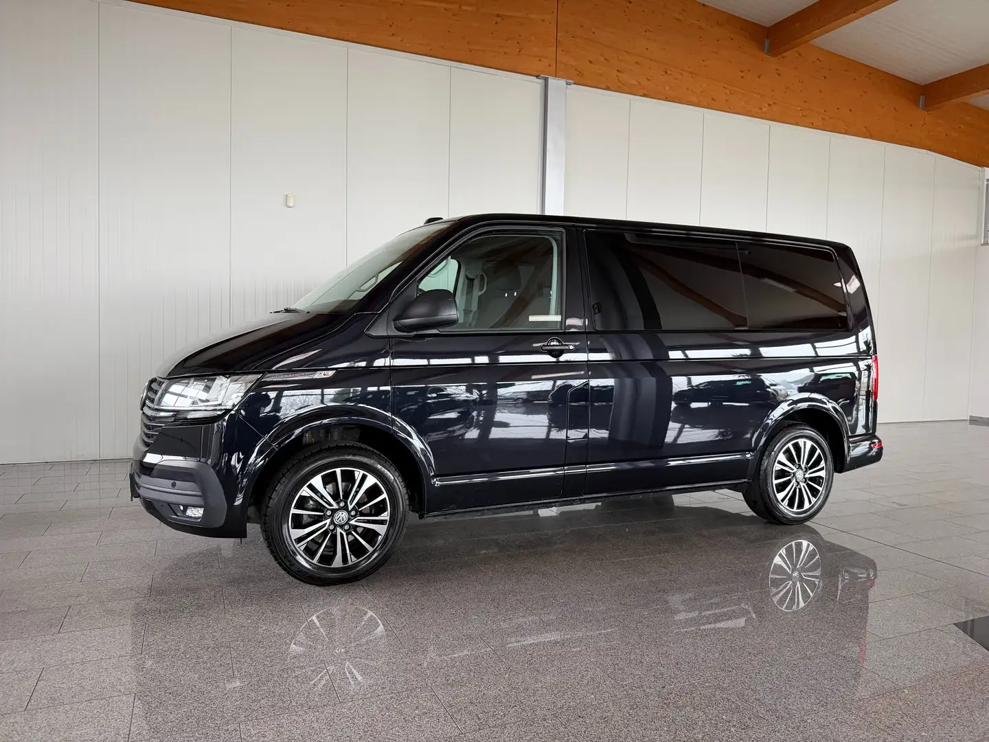 Volkswagen T6.1 Multivan Multivan Trendline 4MOTION Negro - 1