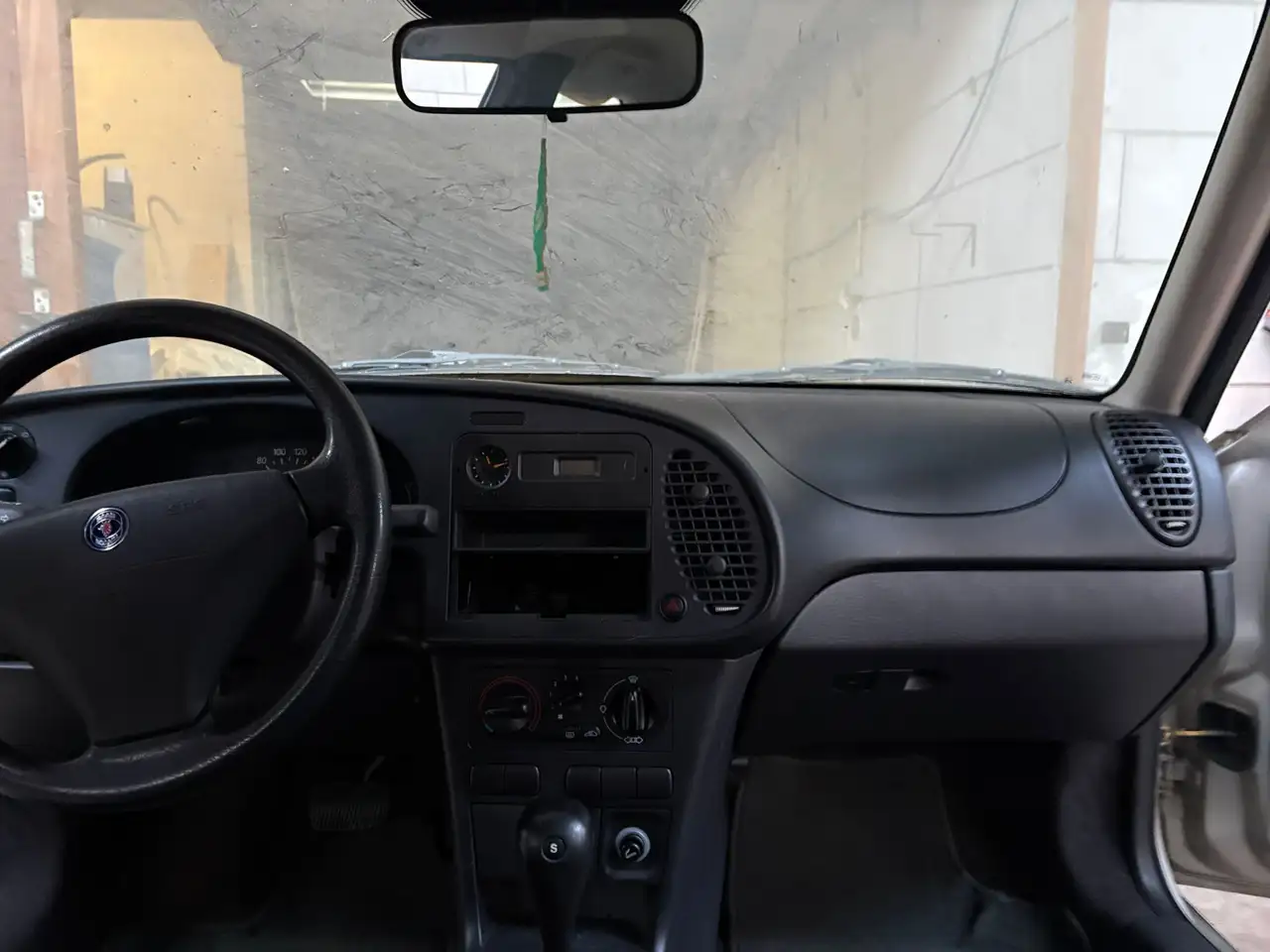 Saab 900 2.0i, foto 4