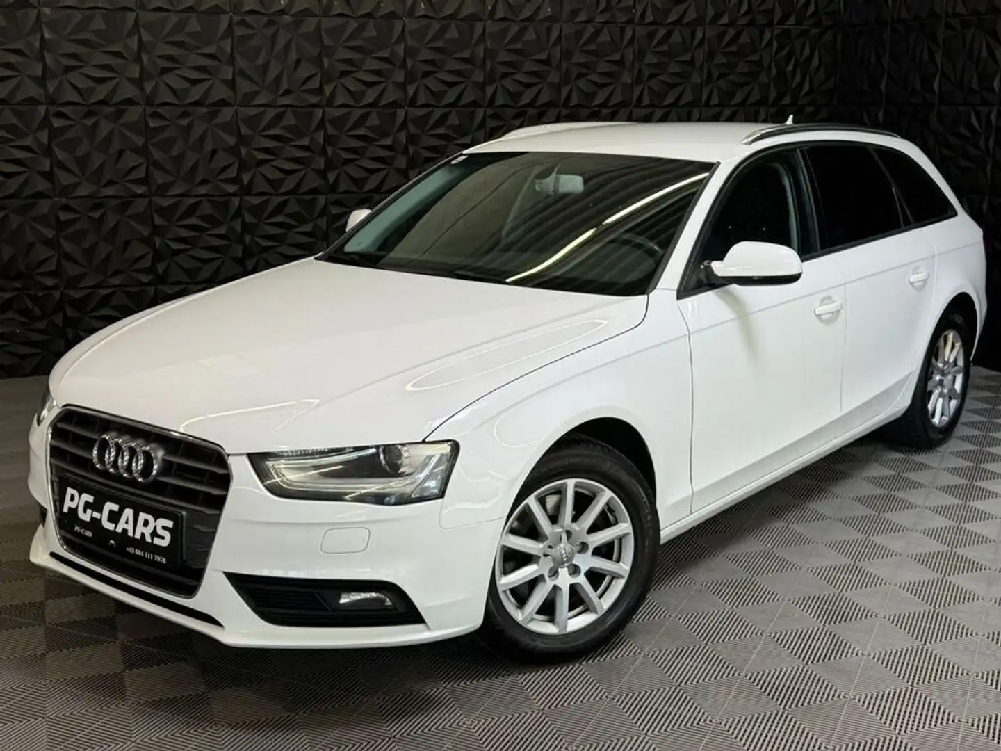 Audi A4 2.0 TDI Attraction Weiß - 1