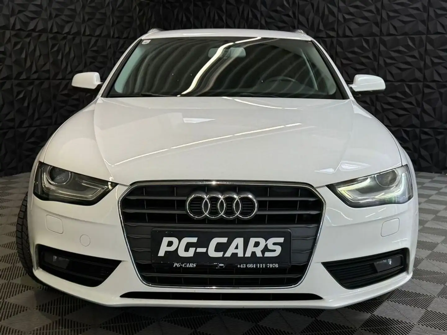 Audi A4 2.0 TDI Attraction Weiß - 2