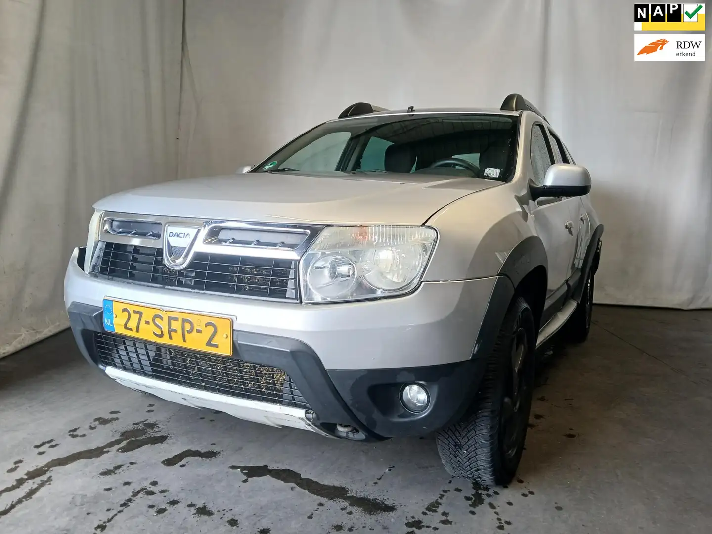 Dacia Duster 1.6 Lauréate 2wd - Airco - Schade Grijs - 1