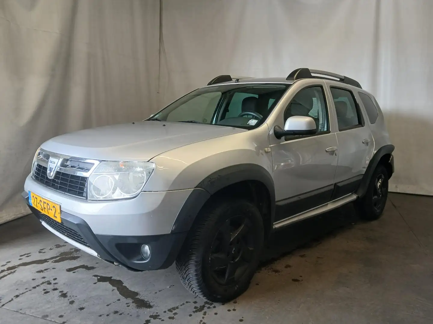 Dacia Duster 1.6 Lauréate 2wd - Airco - Schade Grijs - 2