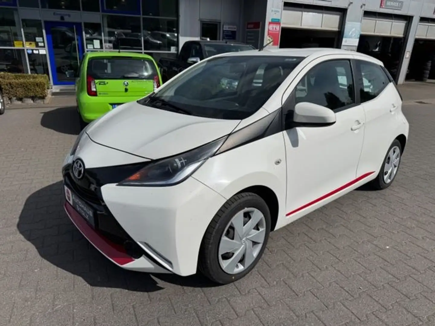 Toyota Aygo Berganfahrass. GA Klima Freisprech BT el.SP teilb. Wit - 1