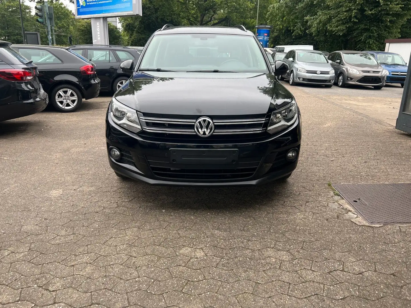 Volkswagen Tiguan 2.0 TDI BMT Climatronic-1.Hand Zwart - 2