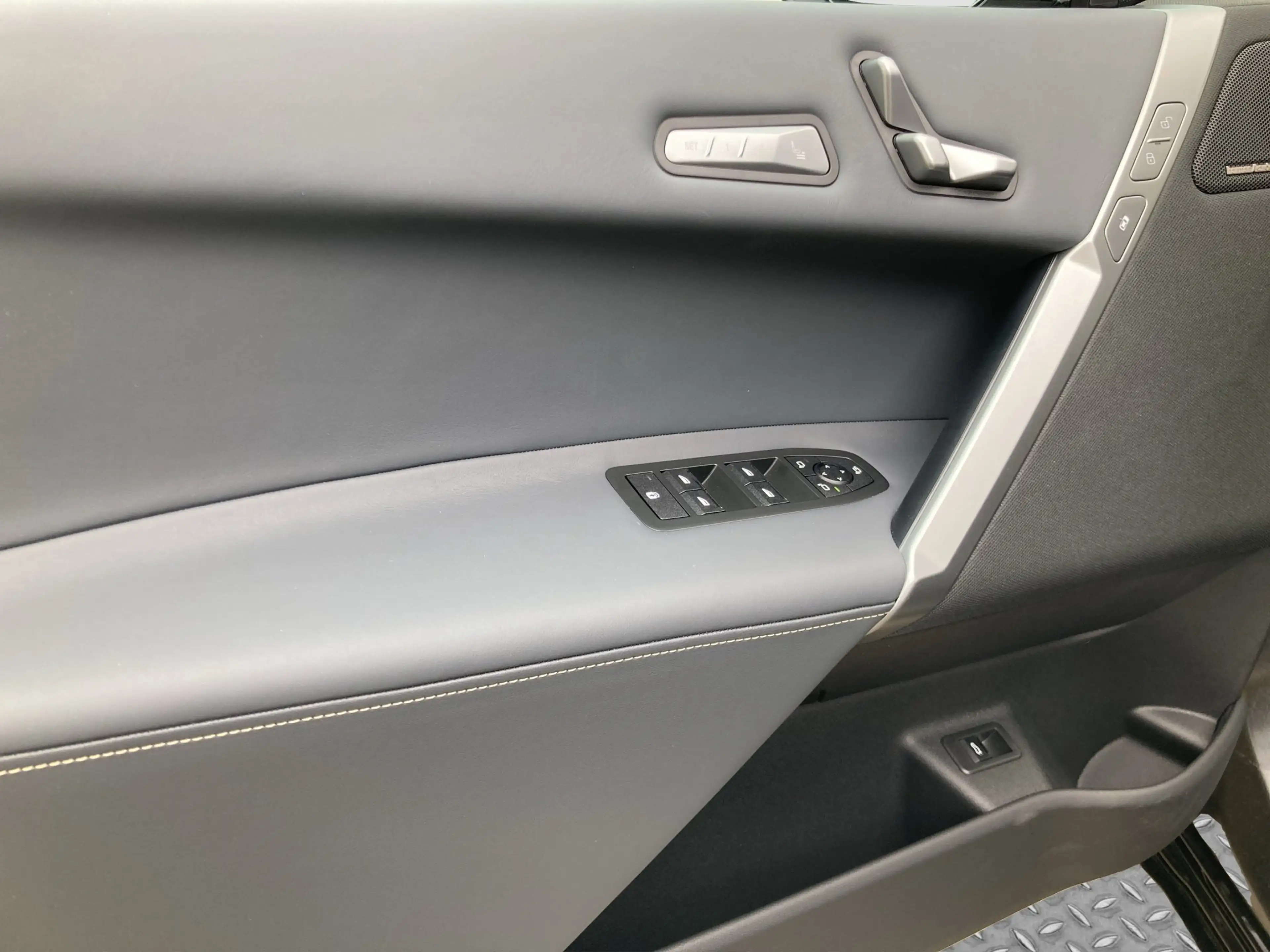 BMW iX xDrive 45 M-Sport DESIGN KAM 360 LED Pano LM — photo 12