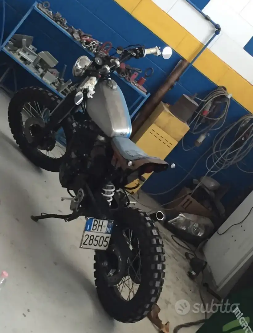 Honda NX 650 Scrambler Cafe Racer - 1