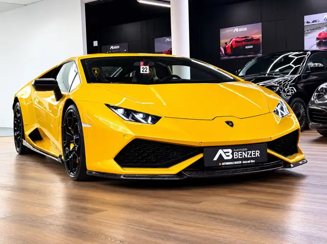 Lamborghini Huracan view 8