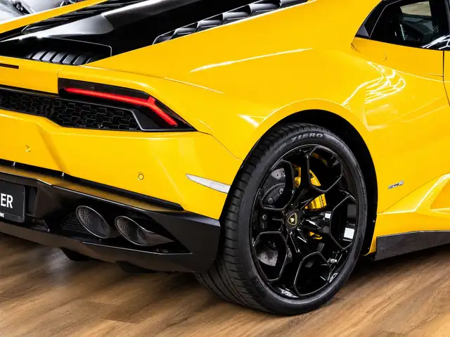 Lamborghini Huracan view 10