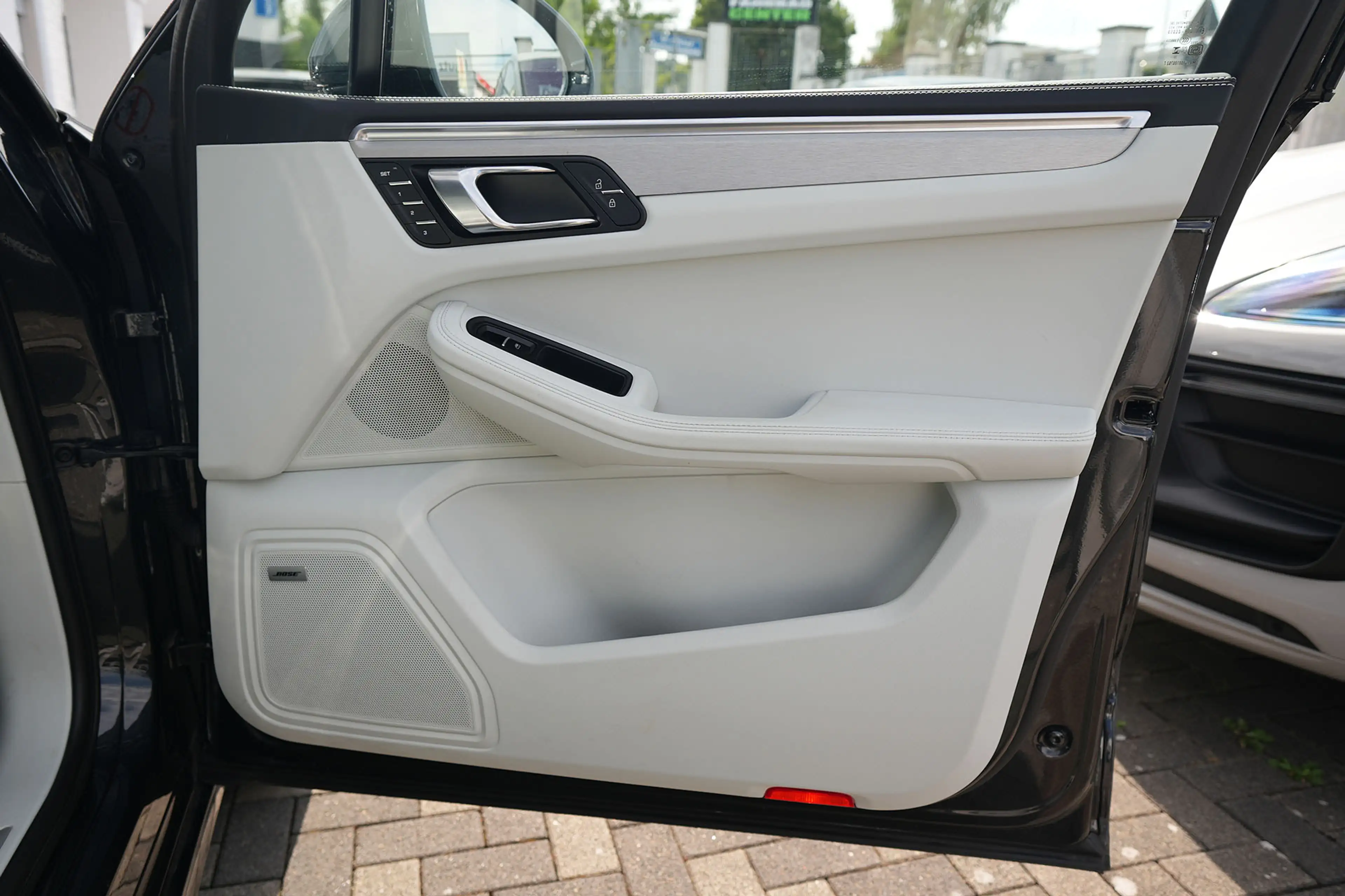 Porsche Macan MACAN LEDER KREIDE-ACC-LUFTF.-PANO-SPORTABGAS.-VOLL — photo 32
