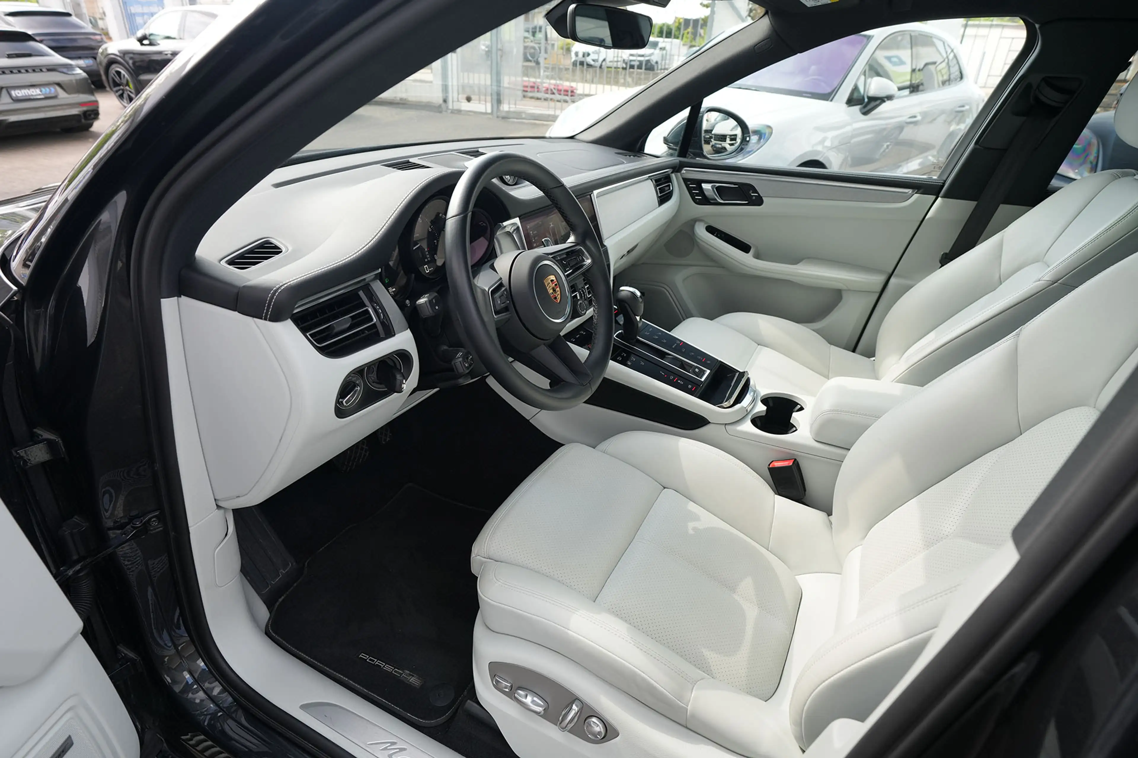 Porsche Macan MACAN LEDER KREIDE-ACC-LUFTF.-PANO-SPORTABGAS.-VOLL — photo 16