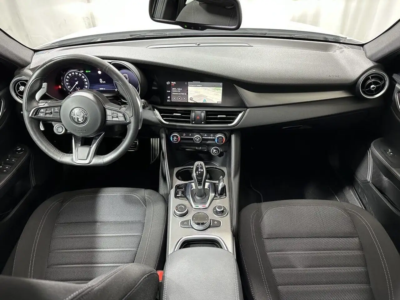 Alfa Romeo Giulia 2024 — фото 12