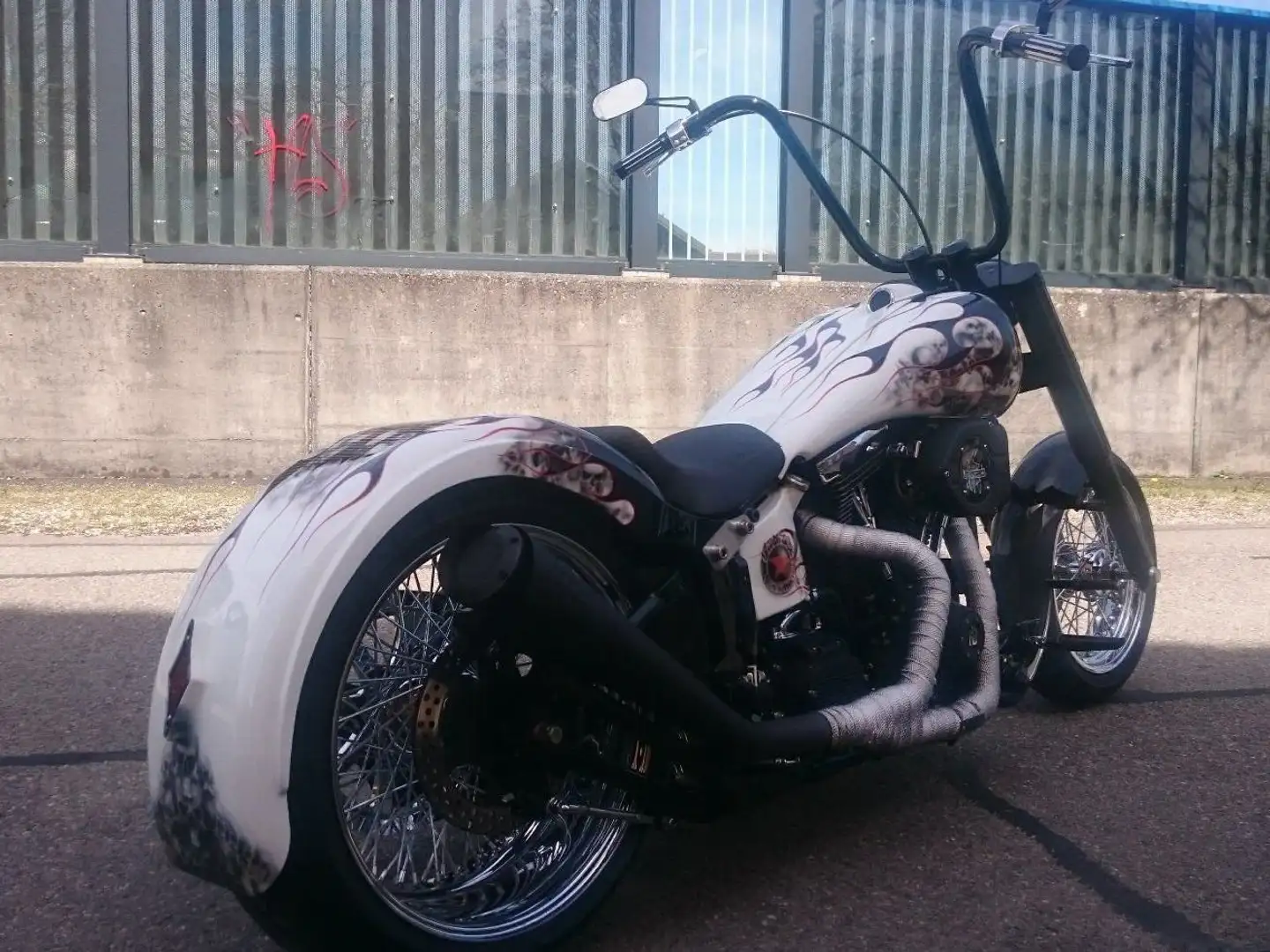 Harley-Davidson Softail Custom FXSTC Blanco - 2