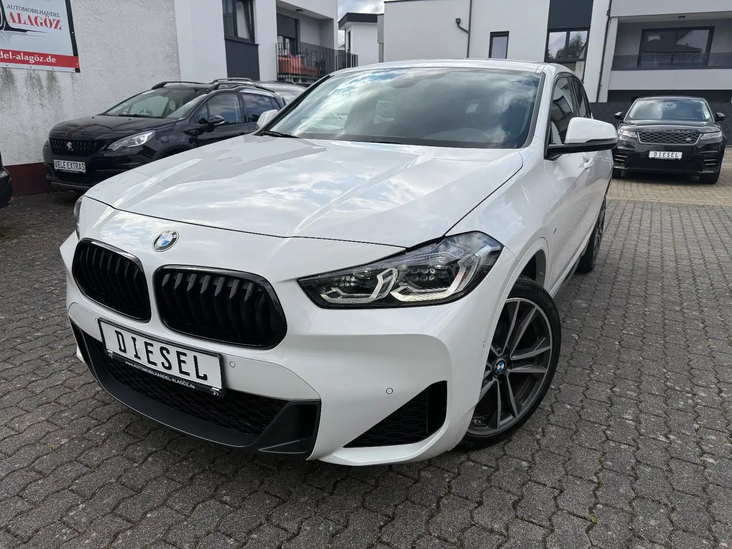 BMW X2 sDrive 18d M-SPORTPAKET LEDER KAMERA NAVI PDC Белый - 1