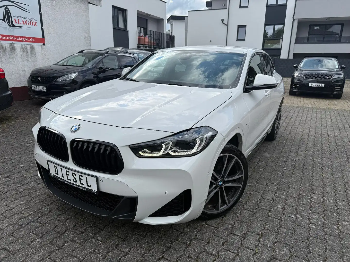 BMW X2 sDrive 18d M-SPORTPAKET LEDER KAMERA NAVI PDC Белый - 2
