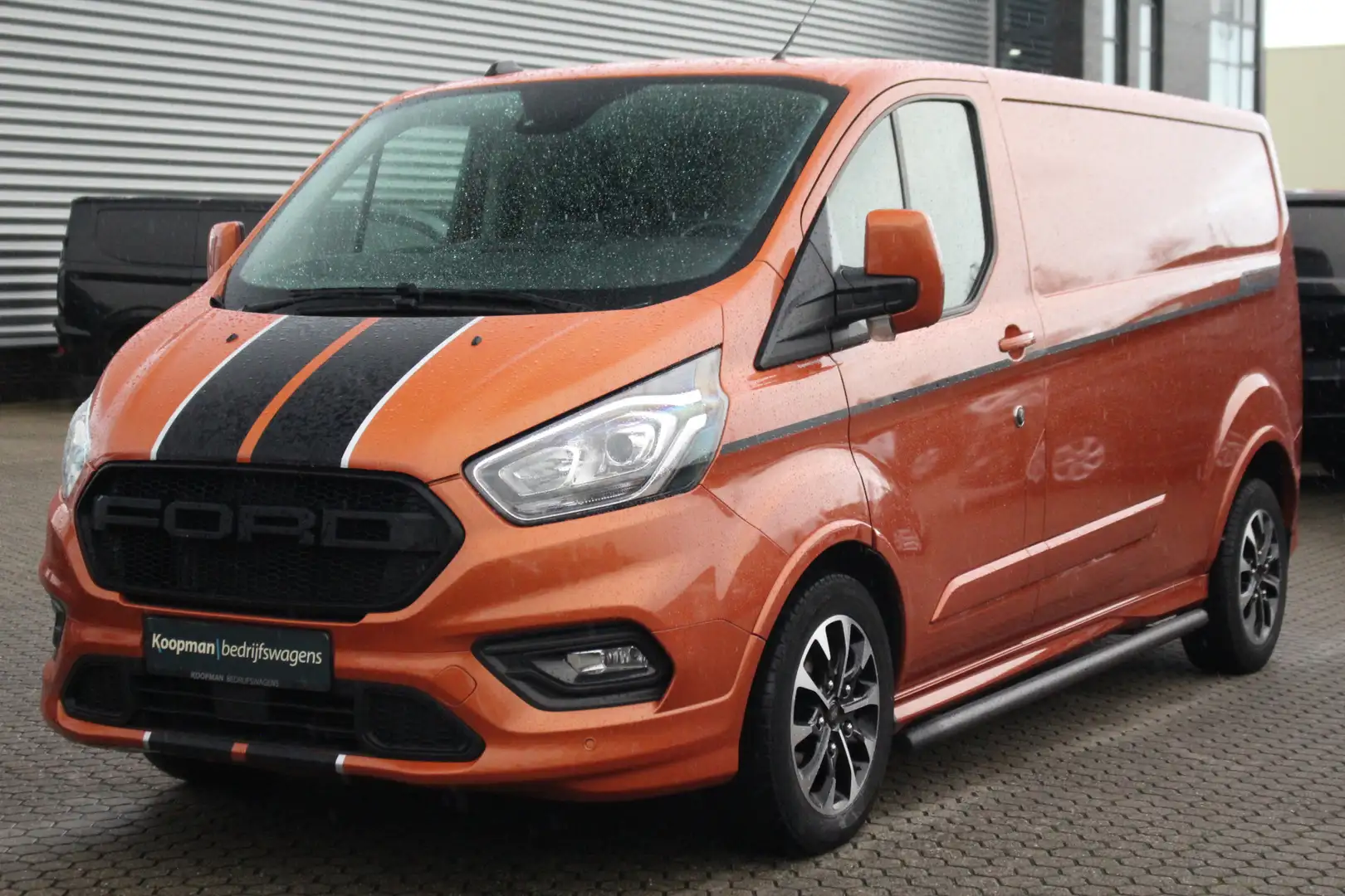 Ford Transit Custom 320 2.0TDCI 185pk L2H1 Sport | Trekhaak | Camera | Oranje - 2