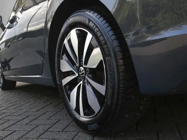Volkswagen Golf view 7