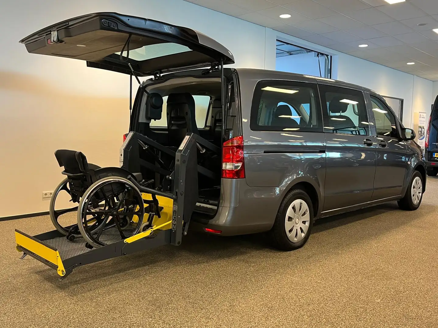 Mercedes-Benz Vito L2H1 Rolstoelbus Automaat Zelfrijder Gris - 2