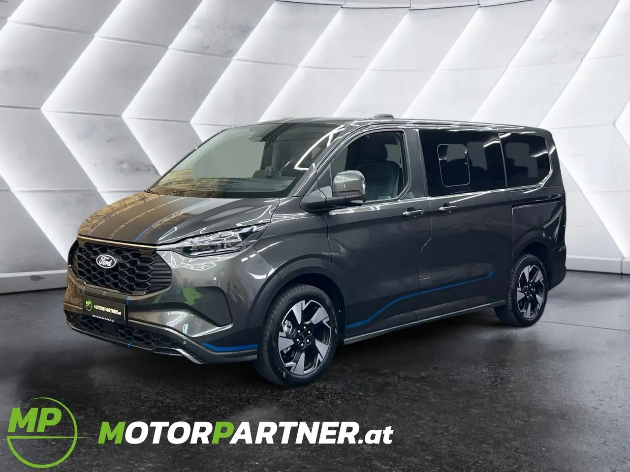 Ford Tourneo Custom L1 Sport | PHEV | Bus 8-Sitze | Sofort verfügbar