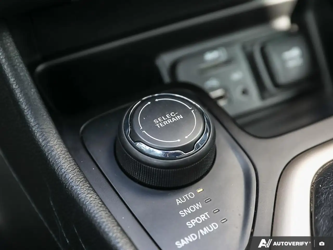 Jeep Cherokee снимка Jeep Cherokee