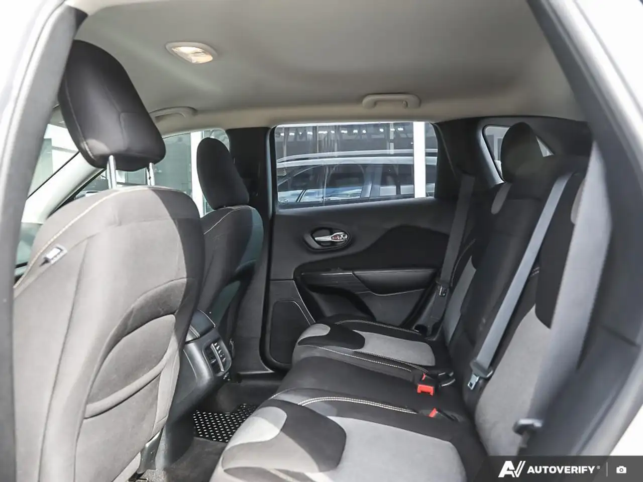 Jeep Cherokee снимка Jeep Cherokee