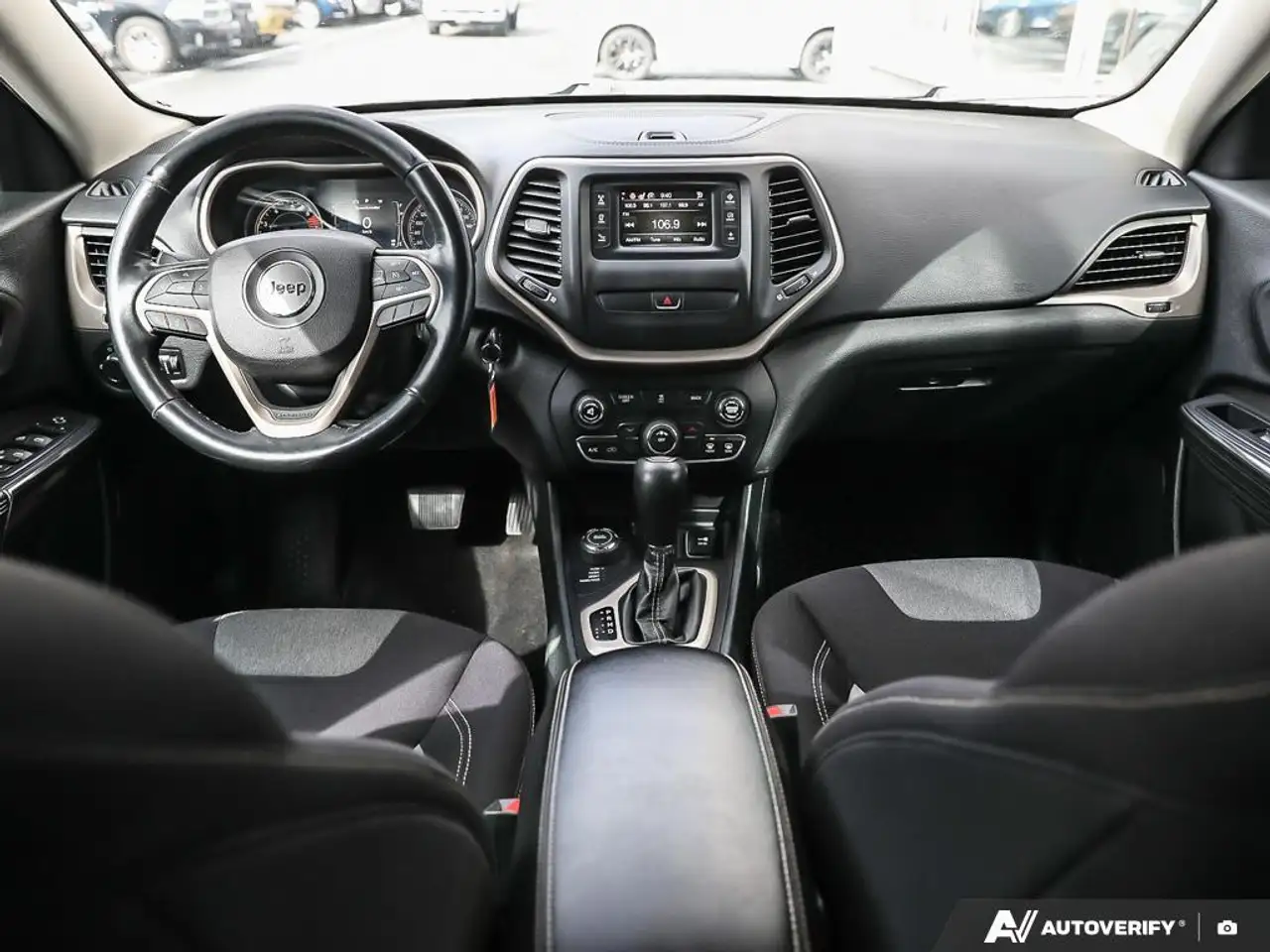 Jeep Cherokee снимка Jeep Cherokee