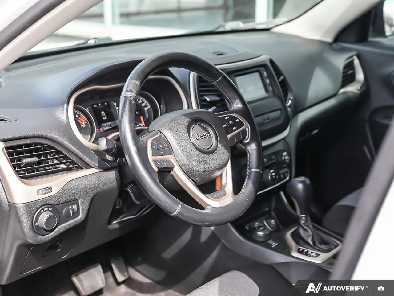 Jeep Cherokee снимка Jeep Cherokee