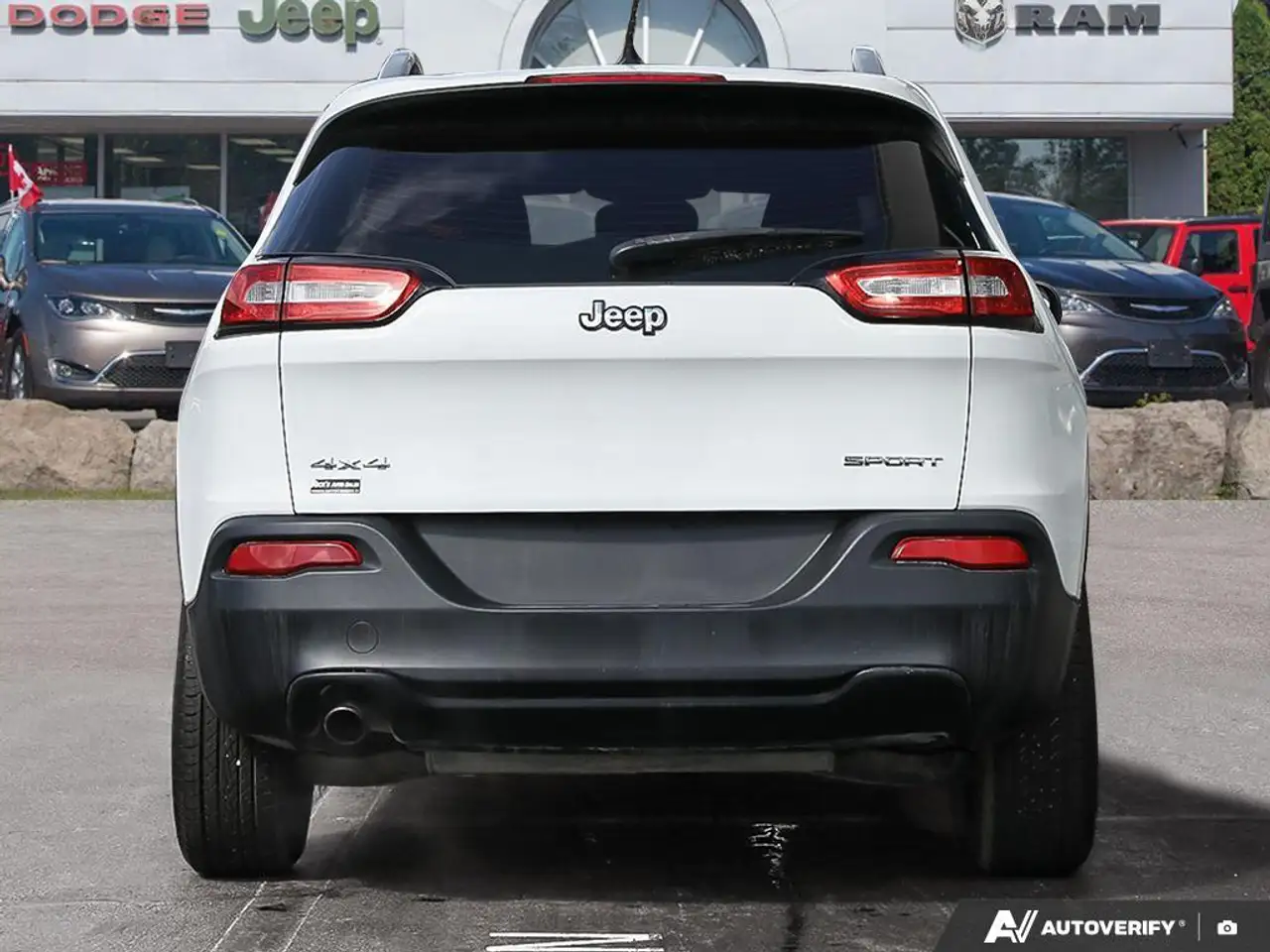 Jeep Cherokee снимка Jeep Cherokee