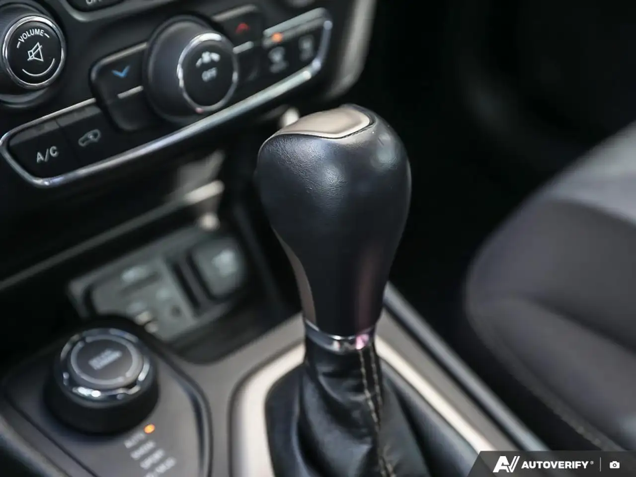 Jeep Cherokee снимка Jeep Cherokee