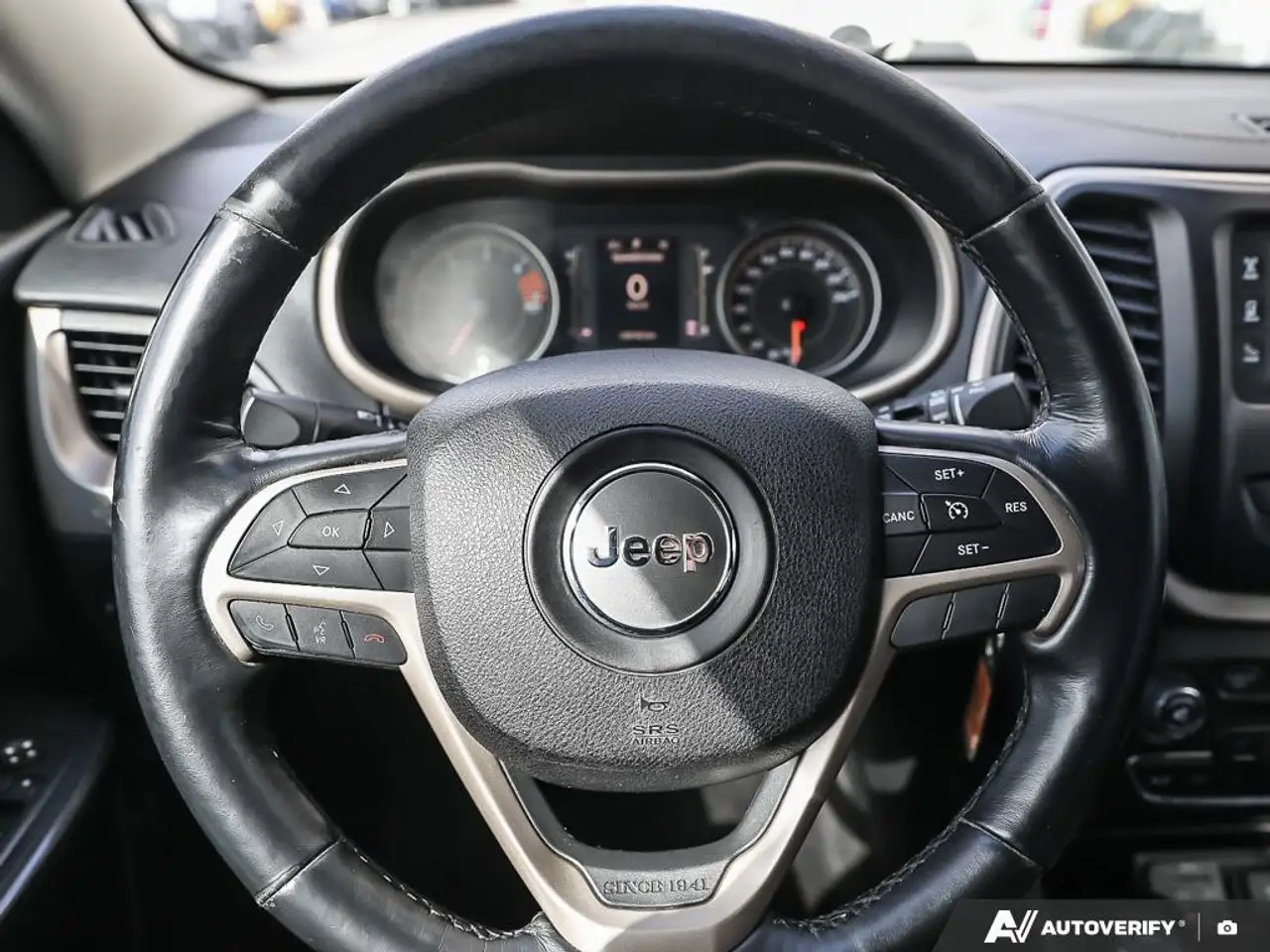 Jeep Cherokee снимка Jeep Cherokee