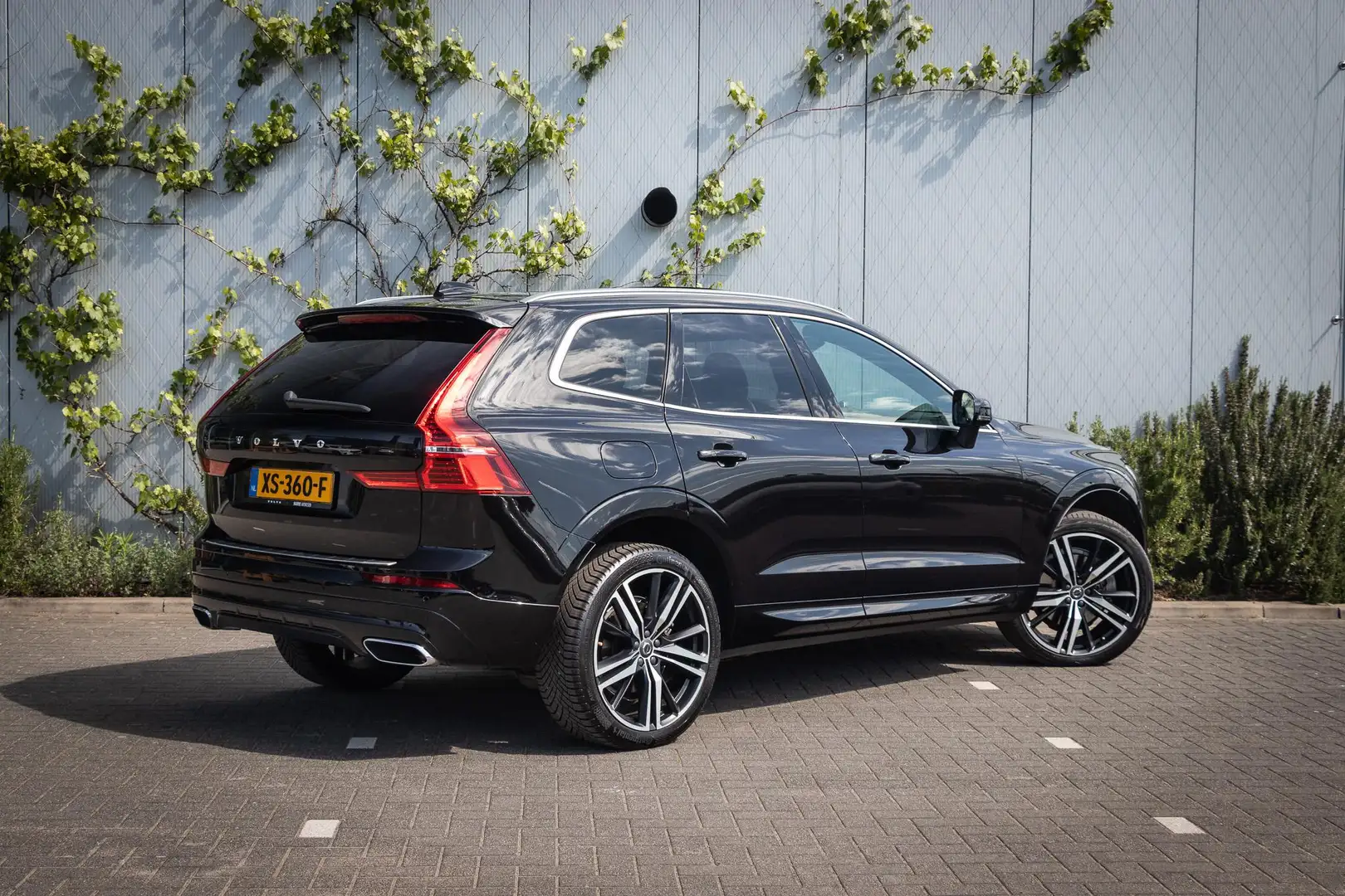 Volvo XC60 T8 Twin Engine AWD R-Design | Bowers & Wilkins aud Noir - 2