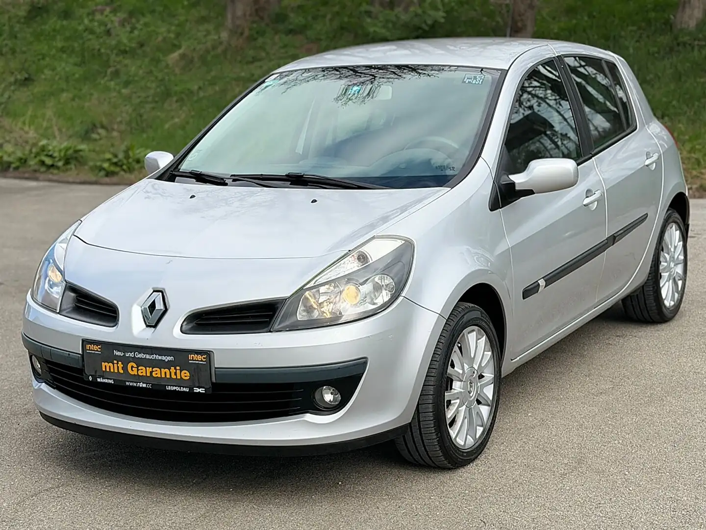 Renault Clio Dynamique Luxus 1,4 16V sehr gute Ausstattung Grau - 1