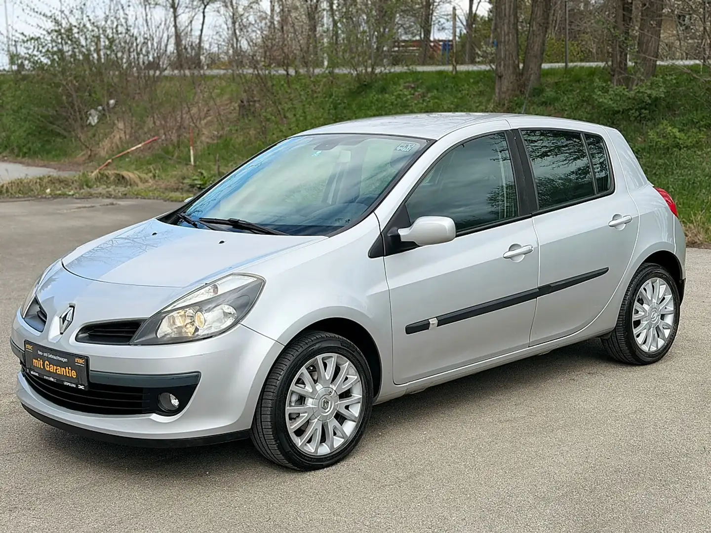 Renault Clio Dynamique Luxus 1,4 16V sehr gute Ausstattung Grau - 2