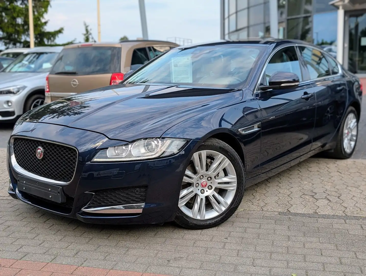 Jaguar XF 20d Portfolio 8G LED NAVI LEDER KAMERA ab199€ Blau - 2