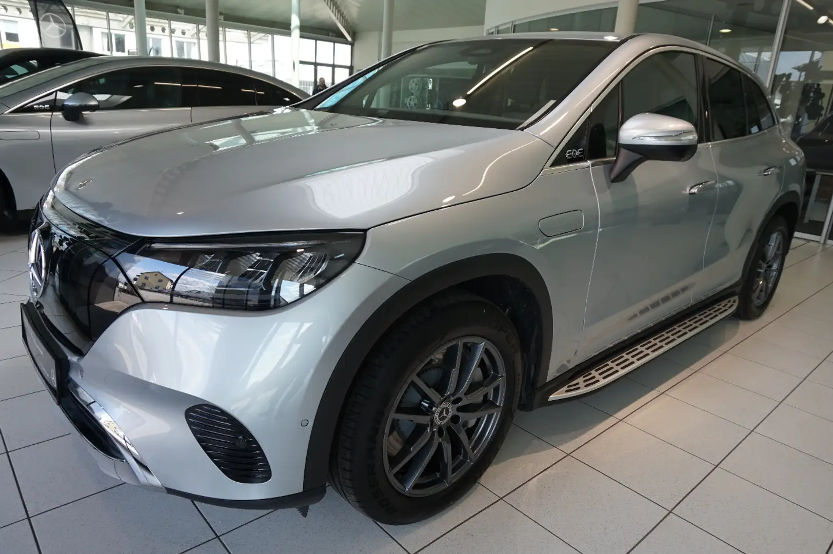 Mercedes-Benz EQE SUV EQE 350 4MATIC SUV Österreich-Edition MBUX Distr Silber - 1