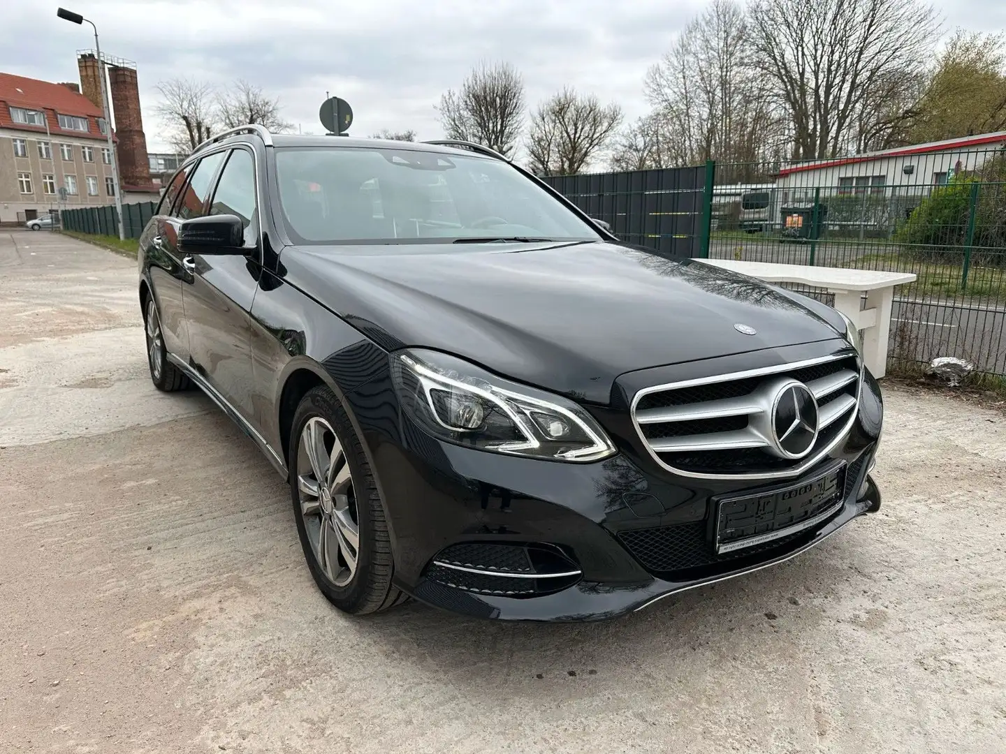 Mercedes-Benz E 350 Mercedes-Benz E 350 T BLUETEC 9G-TRONIC Negro - 1