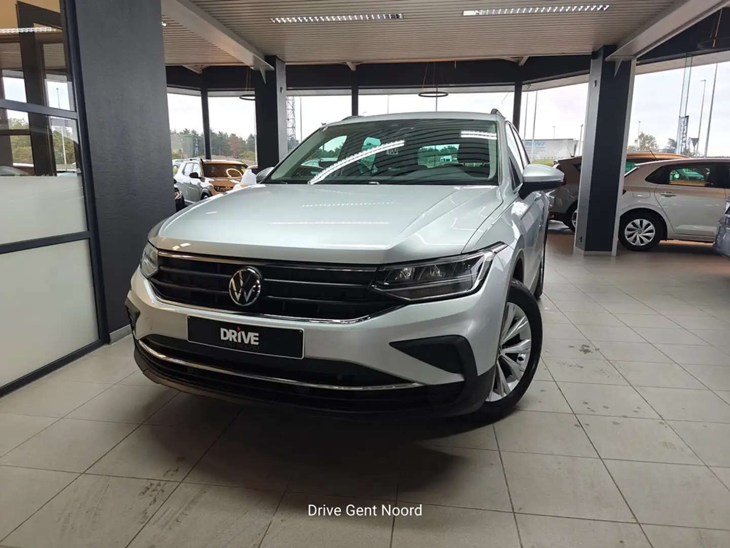 Volkswagen Tiguan TSI Active *APP/Camera/ACC/Verw.zetels* Gris - 1