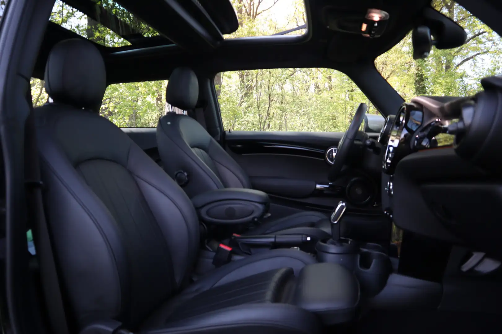 MINI Cooper Mini 1.5 Camden Plus Edition | Panoramadak | Aut. Noir - 2