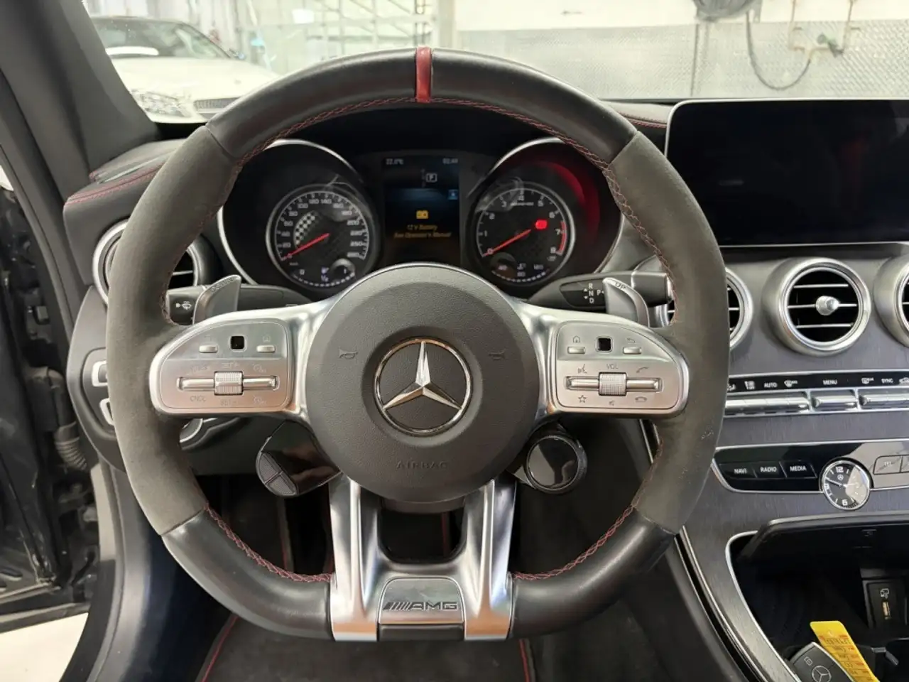 Mercedes-Benz C-Class снимка Mercedes-Benz C-Class