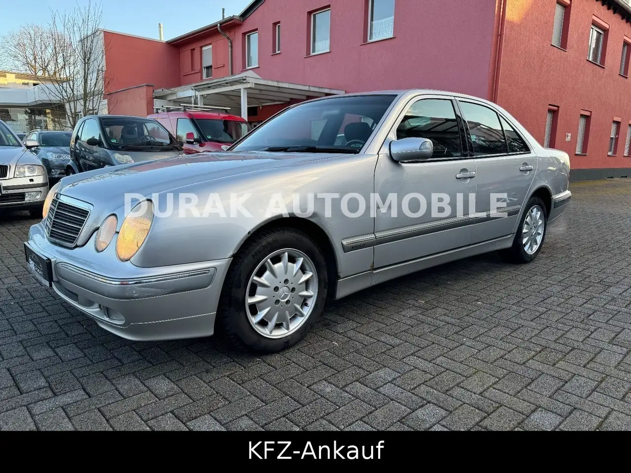 Mercedes-Benz E 240