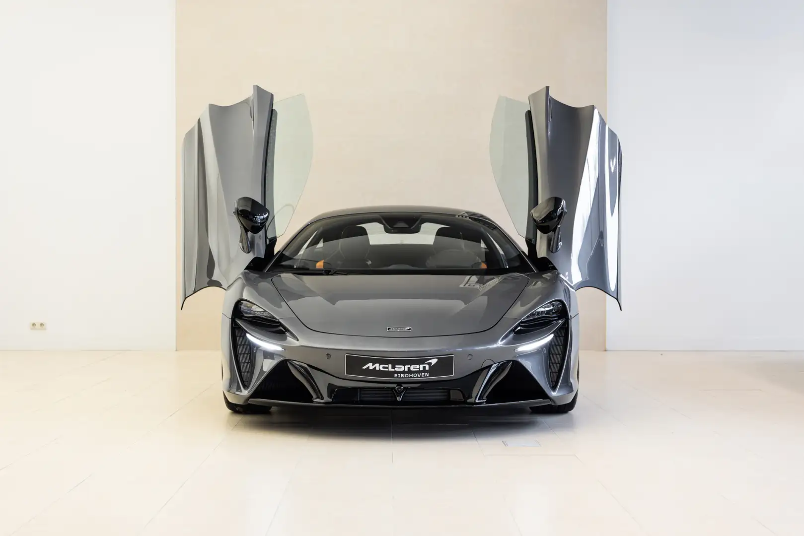 McLaren Artura Grey - 2