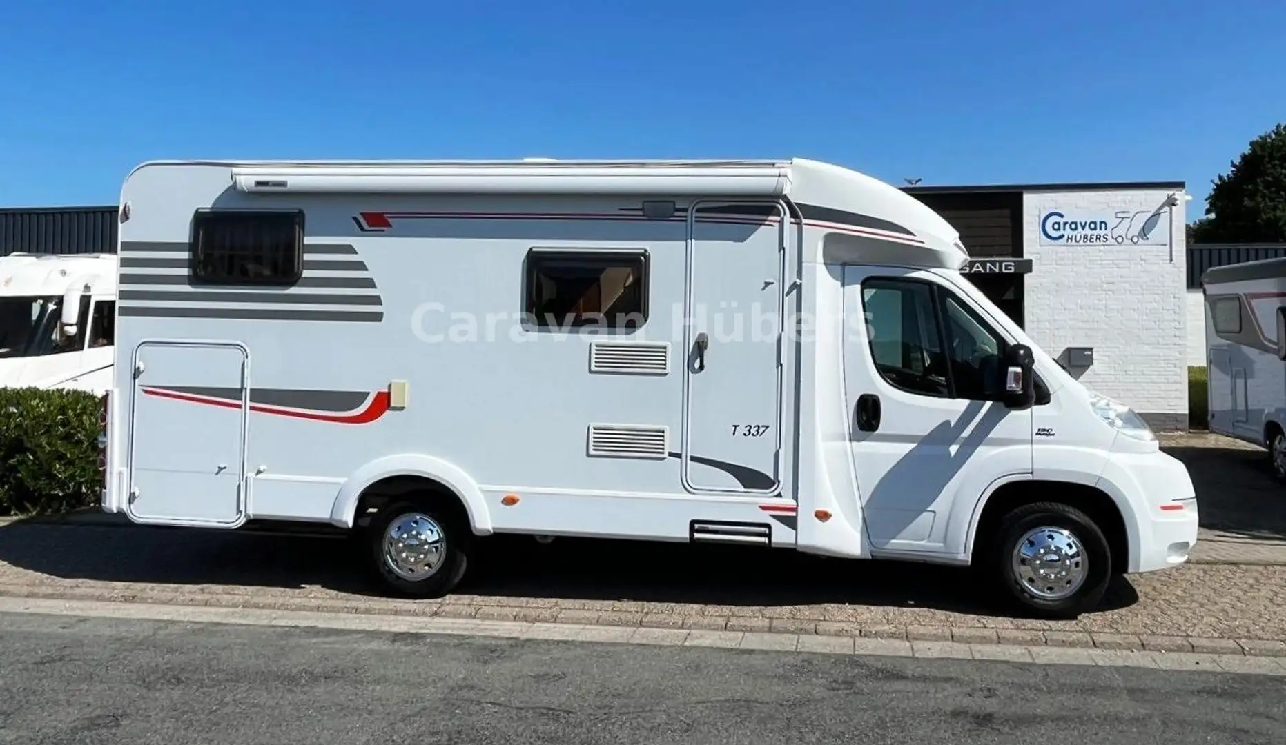 Carado T 337 - Einzelbetten - auto.Sat/TV - Klima - AHK Weiß - 2