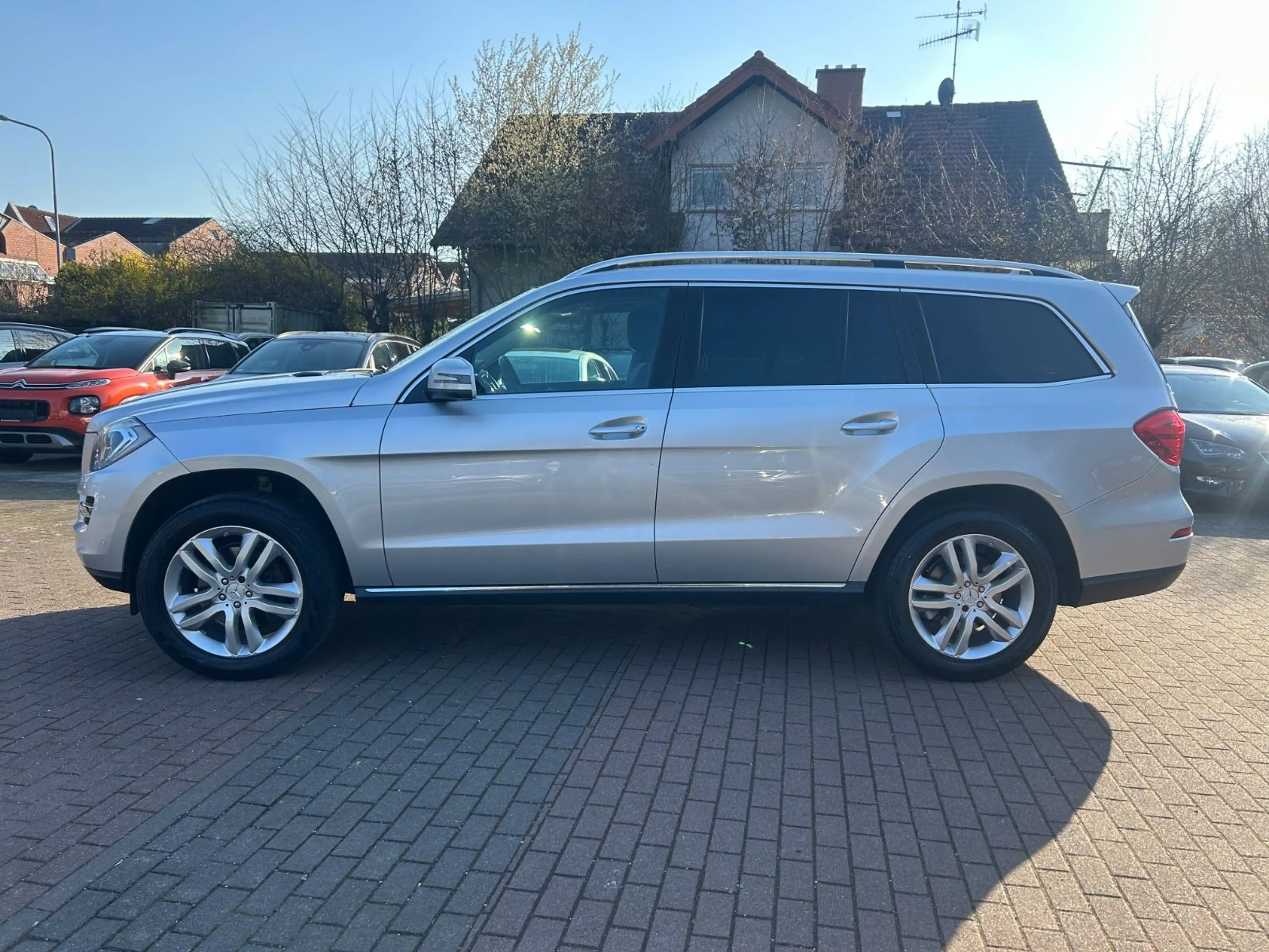 Mercedes-Benz GL 350 d BlueTec 4Matic*Pano*ILS*Harman*AHK*4xSHZ — photo 6