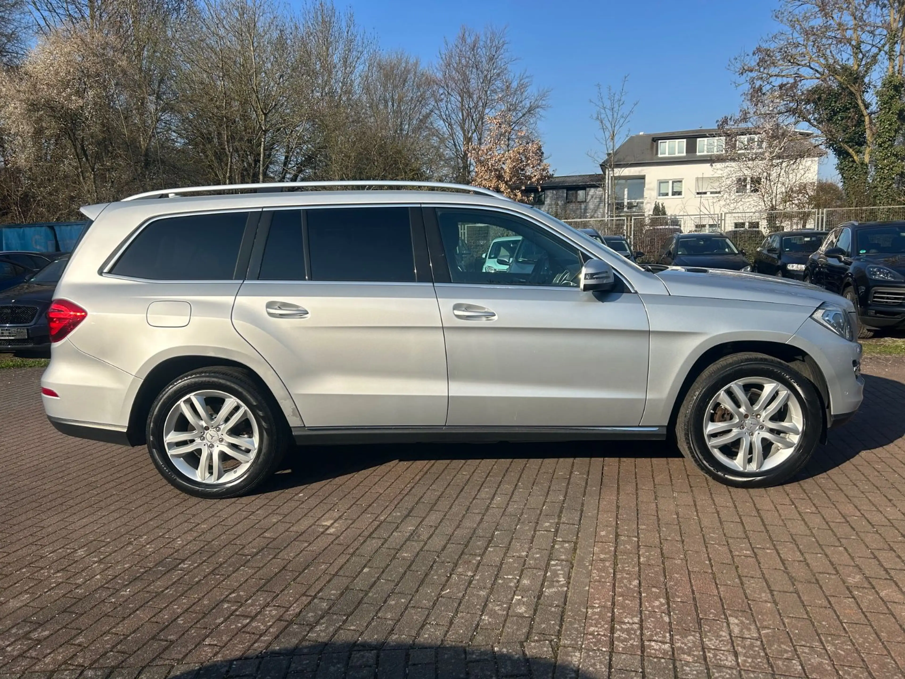 Mercedes-Benz GL 350 d BlueTec 4Matic*Pano*ILS*Harman*AHK*4xSHZ — photo 2