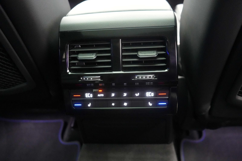 Volkswagen Touareg 3.0 V6 e-Hybrid 4Motion R Leder/Matrix/ — photo 9