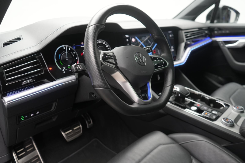 Volkswagen Touareg 3.0 V6 e-Hybrid 4Motion R Leder/Matrix/ — photo 14