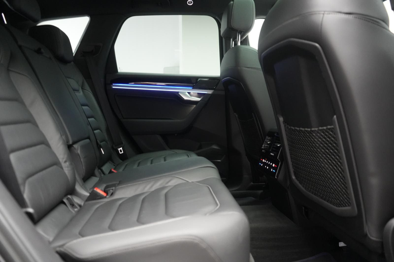 Volkswagen Touareg 3.0 V6 e-Hybrid 4Motion R Leder/Matrix/ — photo 8