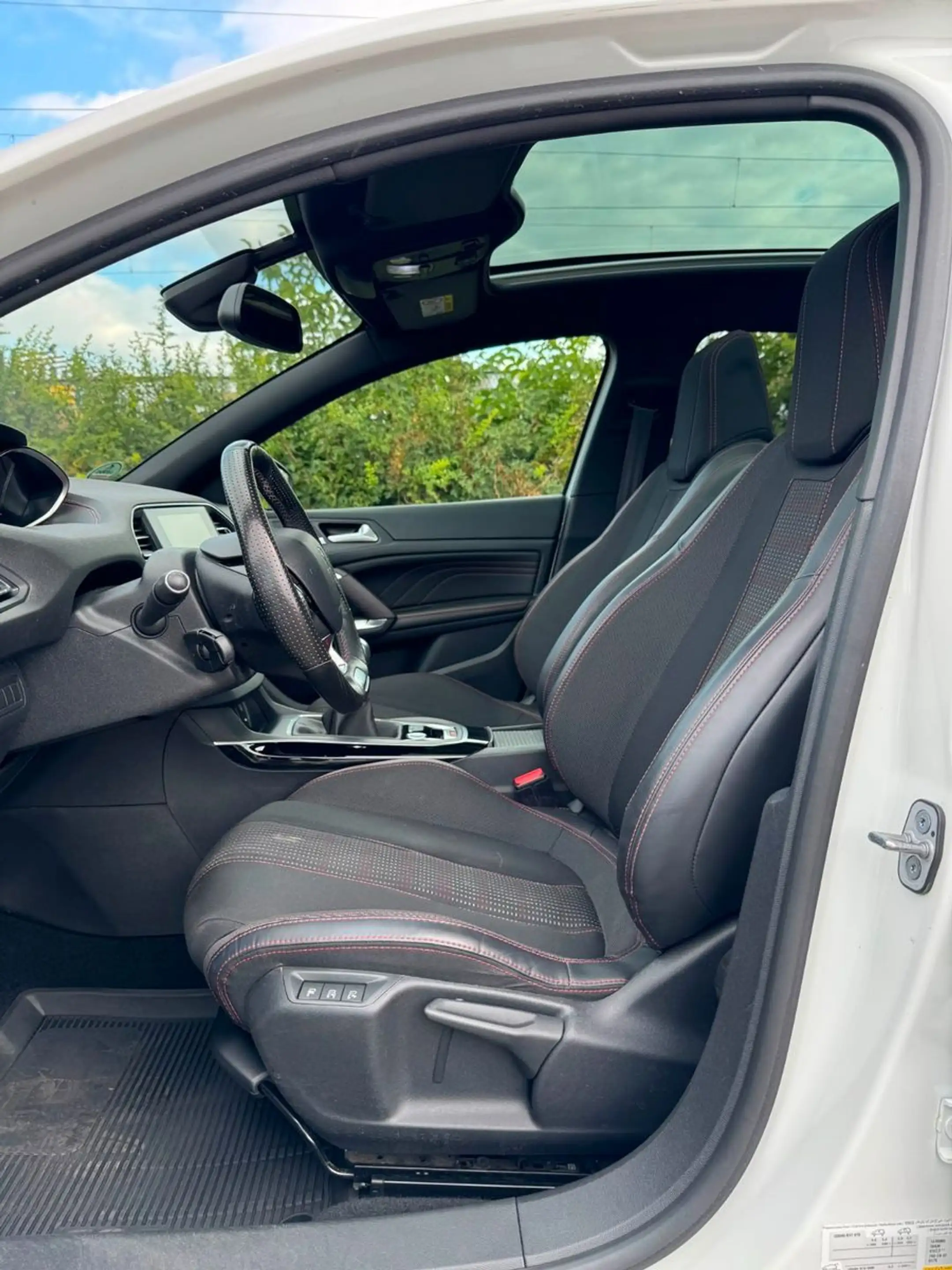 Peugeot 308 GT-Line Edition 130 PureTech — photo 7
