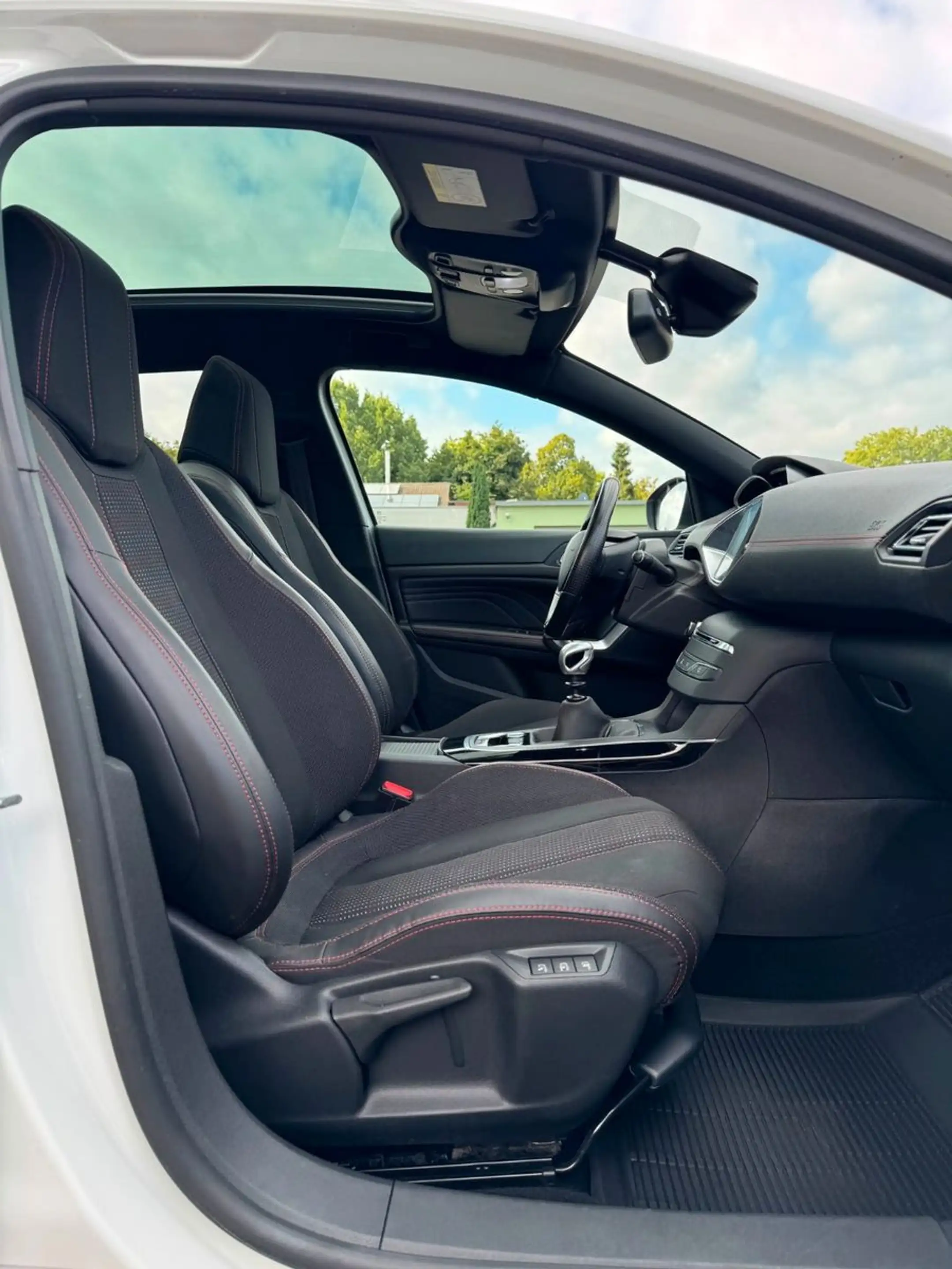 Peugeot 308 GT-Line Edition 130 PureTech — photo 9